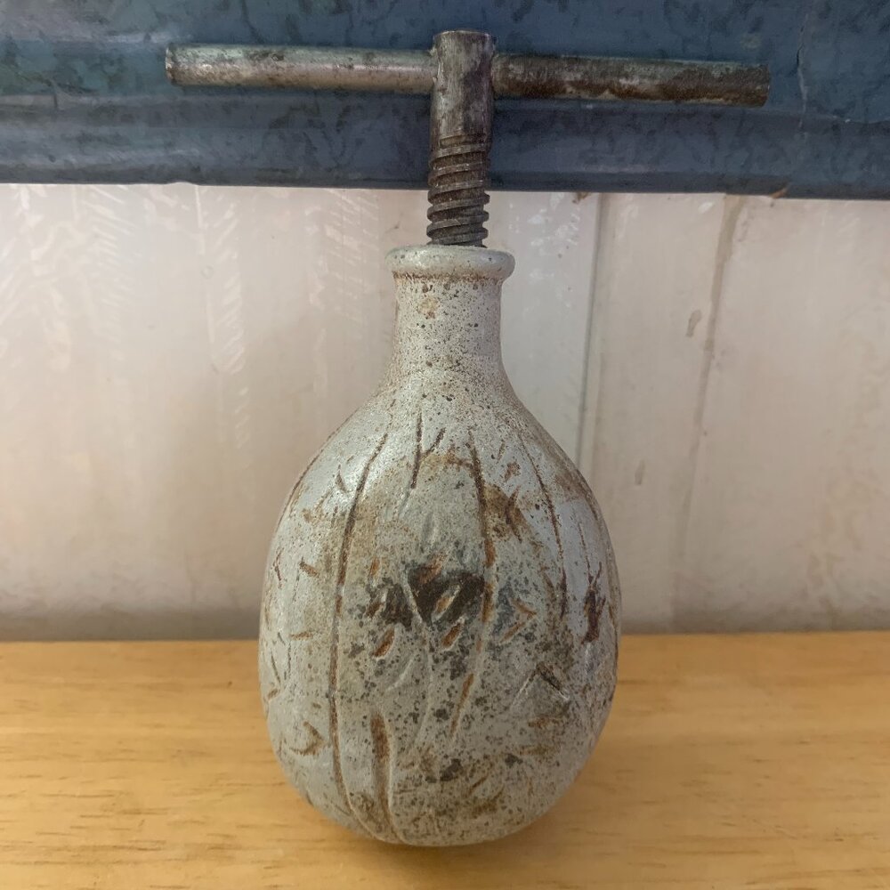 NUT CRACKER - Vintage WALNUT SHAPED Solid metal T-Bar Screw Vice Nut Cracker